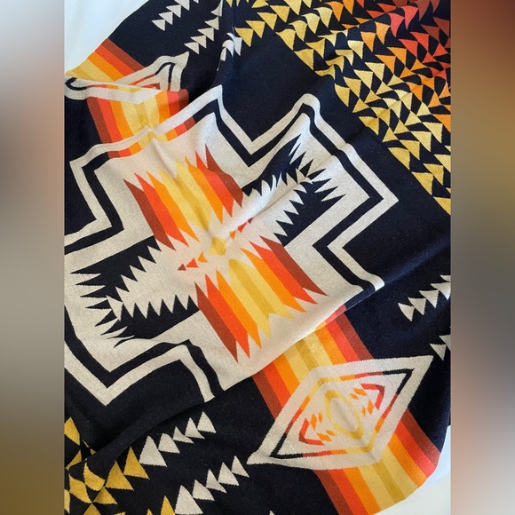 Pendleton HARDING Wool Knit Blanket Throw 50" x 60" Navy Aztec - Picture 4 of 8